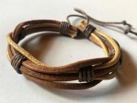 Bőr karkötő több szálas (barna)